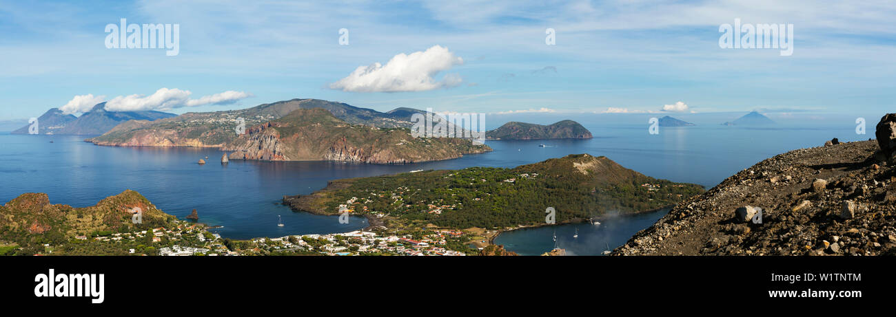 Panoramablick von Vulcano, Salina, Lipari, Panarea und Stromboli, Lipari, Äolische Inseln, Meer, Mittelmeer, Italien, Europ. Stockfoto