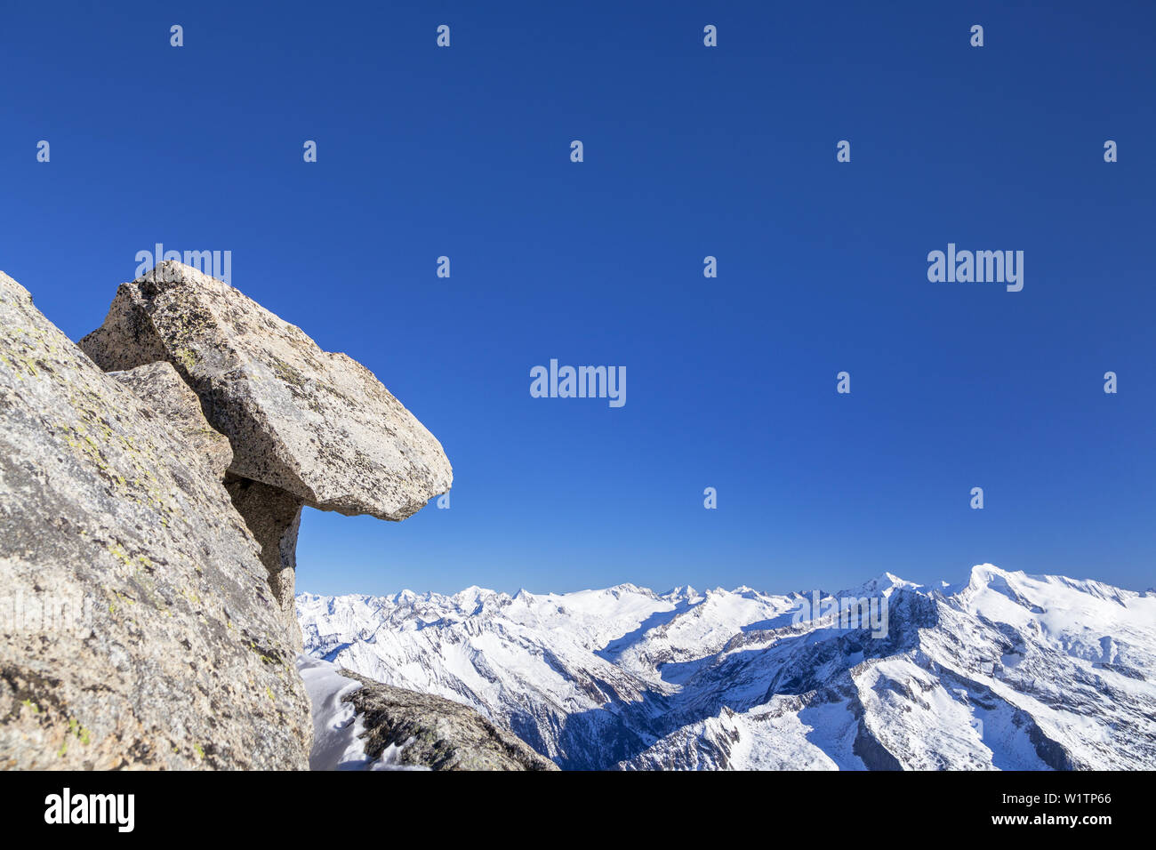 Blick von Gefrorene-Wand-Spitzen der Zillertaler Alpen und der zentralen Alpen, Hintertux, Tirol, Österreich, Europa Stockfoto