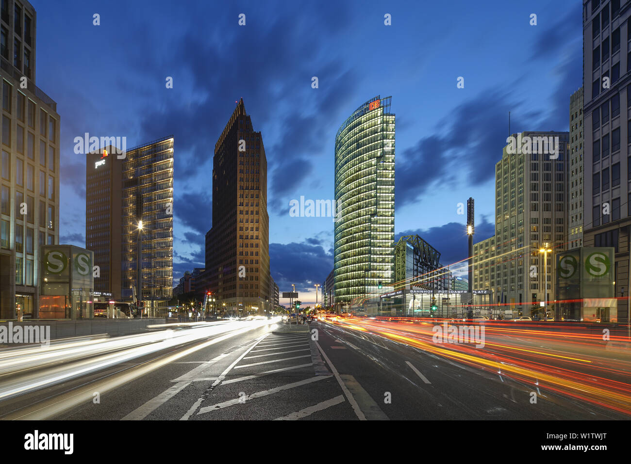 Potsdamer Platz, Berlin, Ko Hoff-Tower, Sony Center, DB-Tower, Beisheim Center, S-Bahn Eingang, Berlin Zentrum, Deutschland Stockfoto