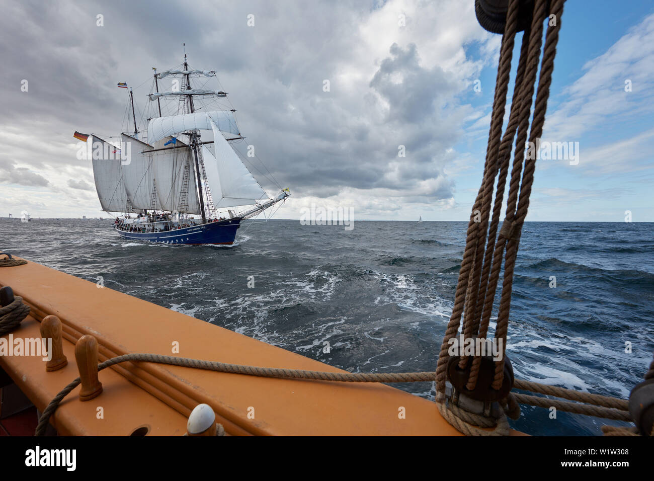 Segeln mit traditionellen Segelboote auf der Ostsee, Mecklenburg Vorpommern, Deutschland Stockfoto