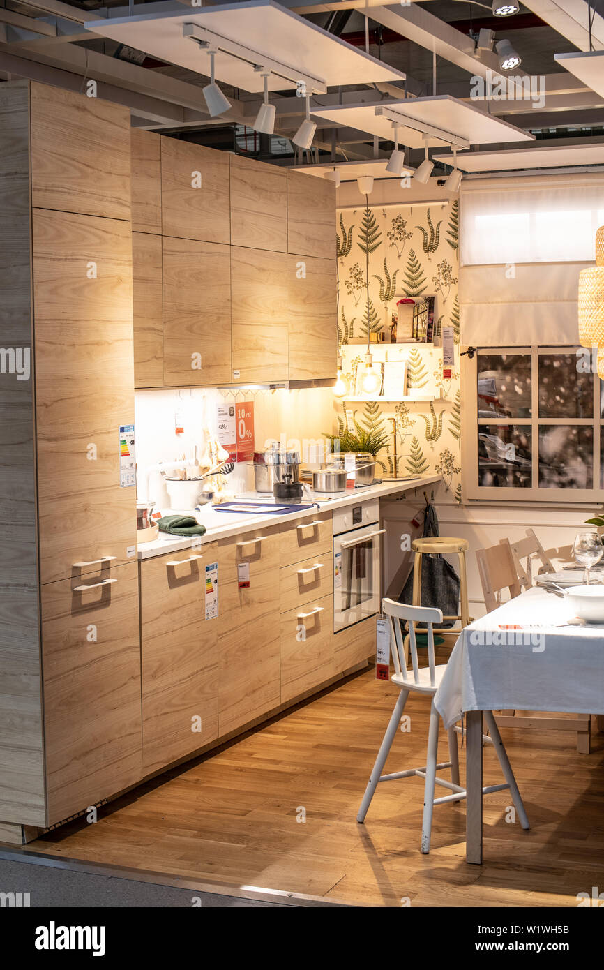 Lodz, Polen, Jan 2019 Ausstellung, Innenraum IKEA. moderne Küche, Esszimmer  IKEA verkauft einbaufertigen Möbel Haushaltsgeräte home Zubehör  Stockfotografie - Alamy