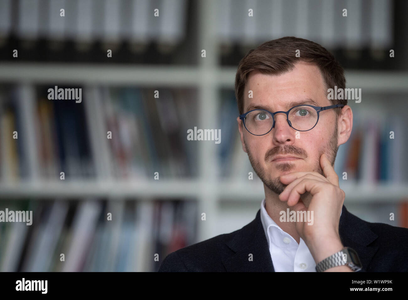 Eggenstein Leopoldshafen, Deutschland. 06 Mai, 2019. Tim Böltken, einer der Geschäftsführer der Ineratec GmbH, nimmt in einem Interview mit der Deutschen Presseagentur (dpa). (Dpa-Geschichte: 'Magic Formel E-Brennstoffe: Wie alle Autos werden könnten Climate Neutral' vom 04.07.2019) Credit: Marijan Murat/dpa/Alamy leben Nachrichten Stockfoto