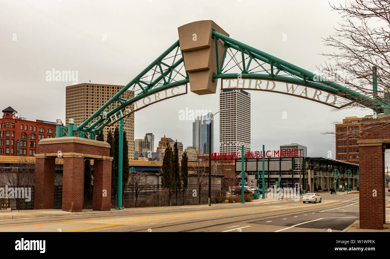 Torbogen am Eingang zum historischen Third Ward District und Milwaukee öffentlichen Markt in der Innenstadt von Milwaukee, Wisconsin, USA. Stockfoto