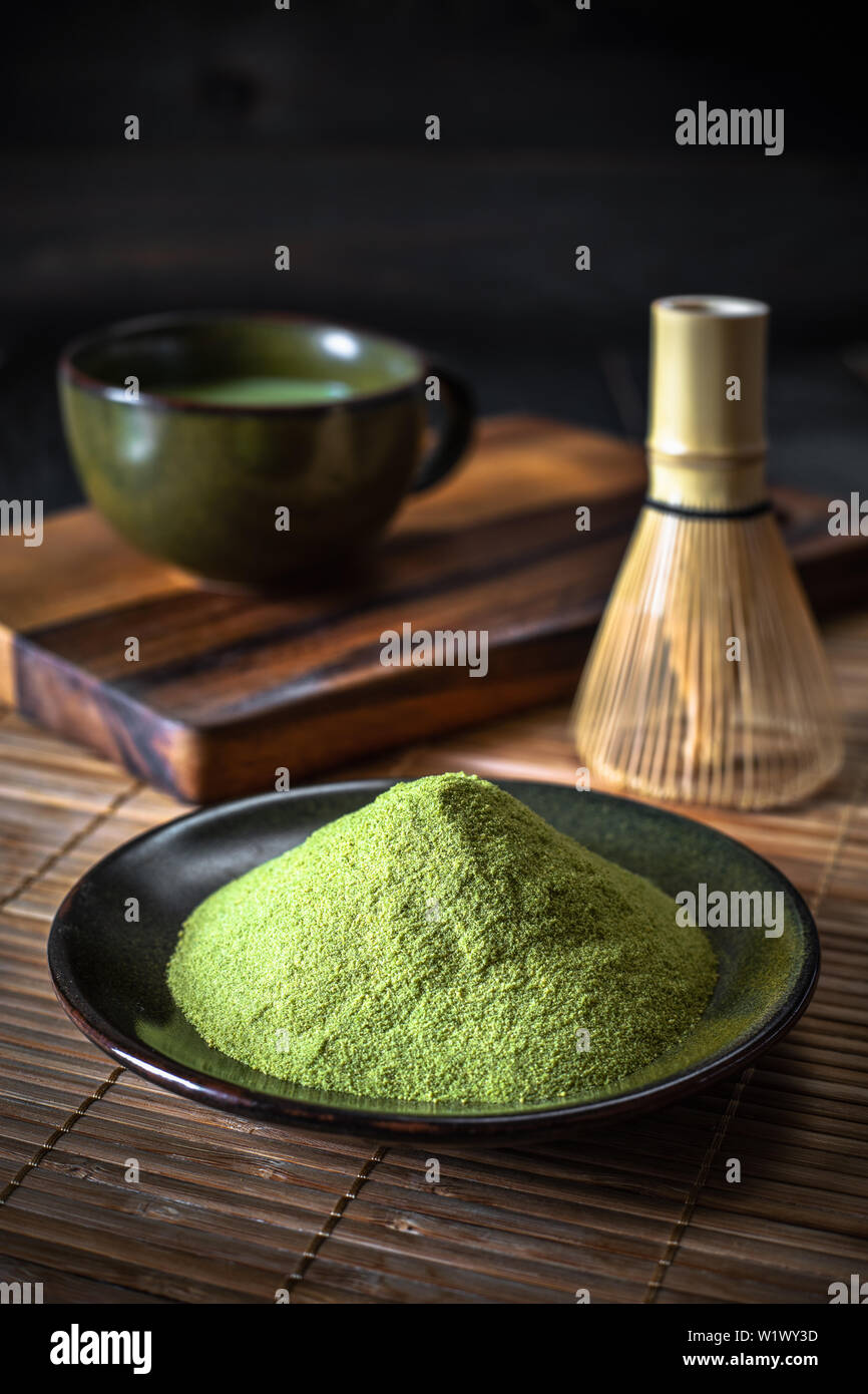 Japanische Matcha grüner Tee in eine Tasse und Tee Pulver close-up Stockfoto