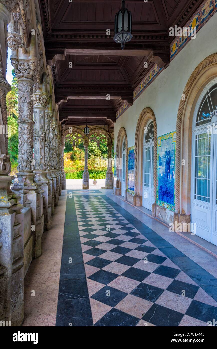 Geschnitzte Marmorsäulen, Santa Cruz do Bucaco Palace Hotel, Bussaco National Forest, Padova, Beira Litoral, Portugal Stockfoto