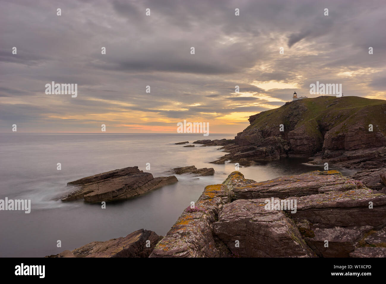 Stoer Head Lighthouse, Stoer Halbinsel, Assynt, Sutherland, Highland, Schottland. Bei Sonnenaufgang Stockfoto