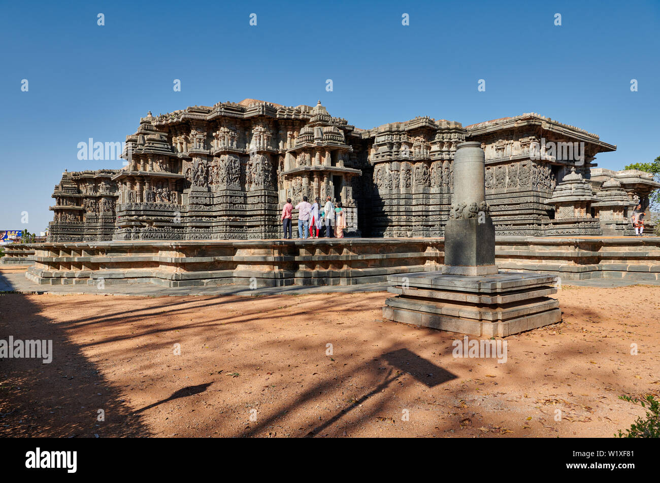 Stone Carvings auf halebid Hoysaleswara Jain Tempel, Dwarasamudra (Tor zur See), Halebidu, Hassan, Karnataka, Indien Stockfoto