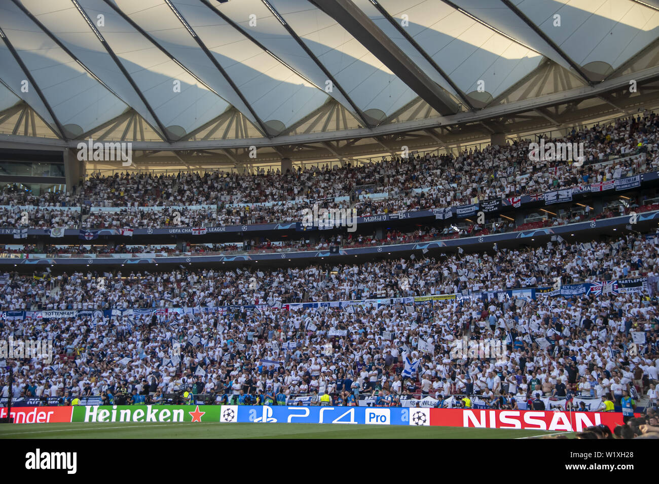 Liverpool FC V Tottenham Hotspur während der 2019 Champions League Finale in Madrid, Spanien. Liverpool gewann das Spiel mit 2:0 die Trophäe zum 6. Mal zu heben. Mit: Tottenham fans Wo: Madrid, Spanien Wann: 01 Jun 2019 Credit: WENN.com Stockfoto