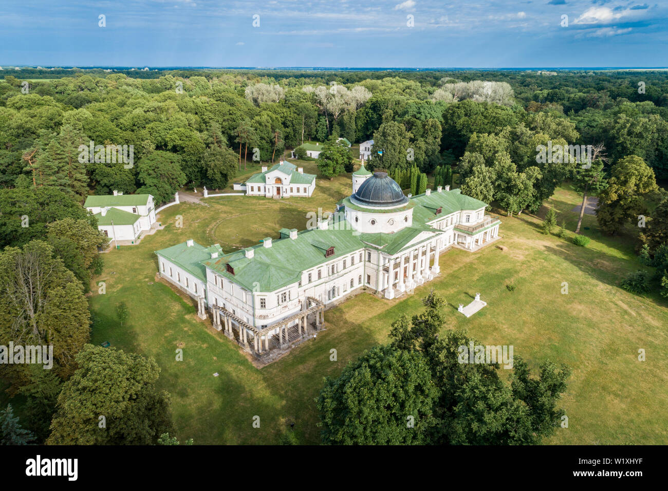 Antenne Sommer Blick auf Kachanivka (kachanovka) National Nature Reserve, ehemaliger Tarnovskies Immobilien, Tschernigow region, Ukraine Stockfoto