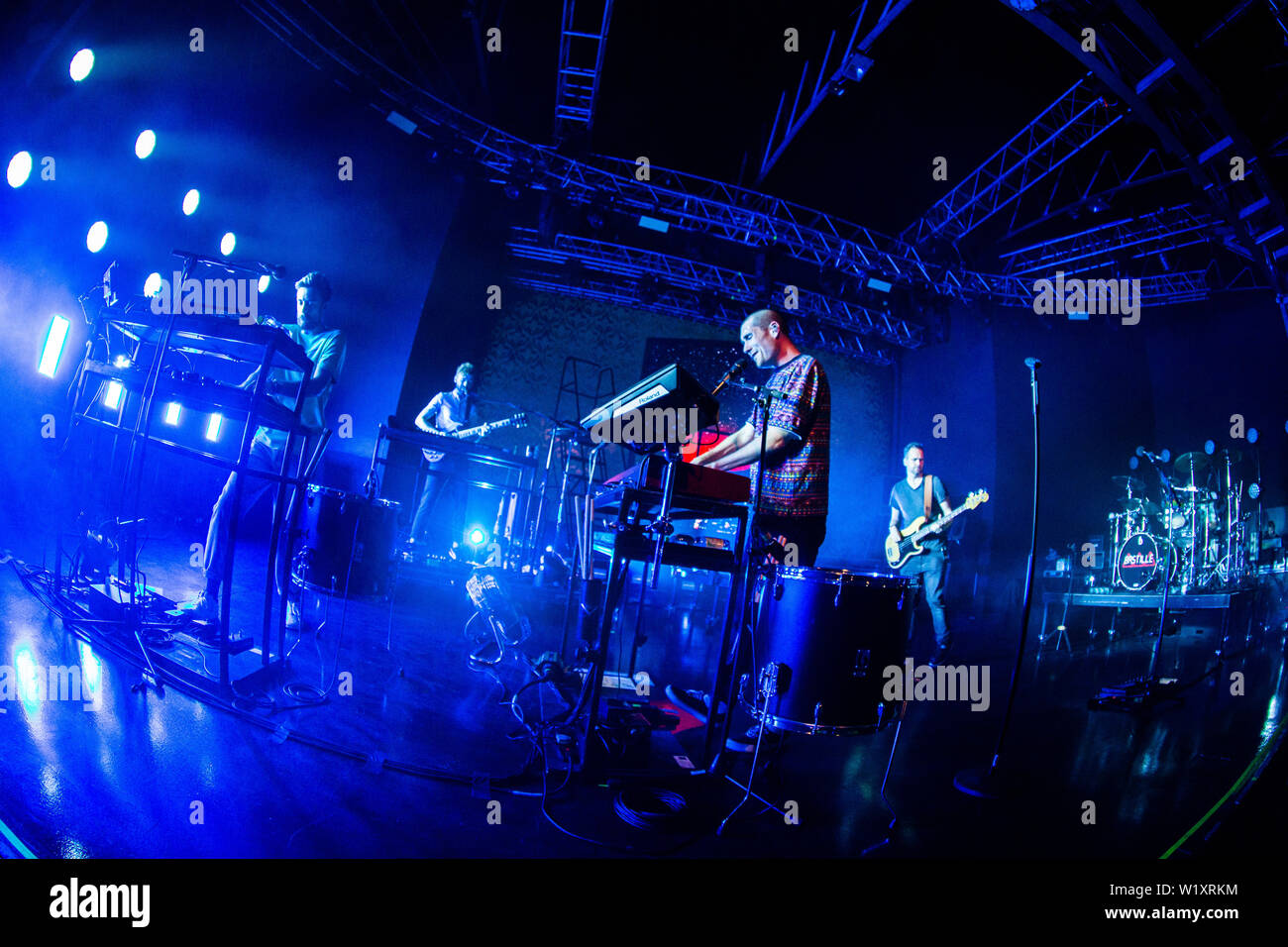 Mailand Italien. 03. Juli 2019. Die britische Indie-Band BASTILLE führt live auf der Bühne Fabrique während der 'Doom-Tage Tour" Stockfoto