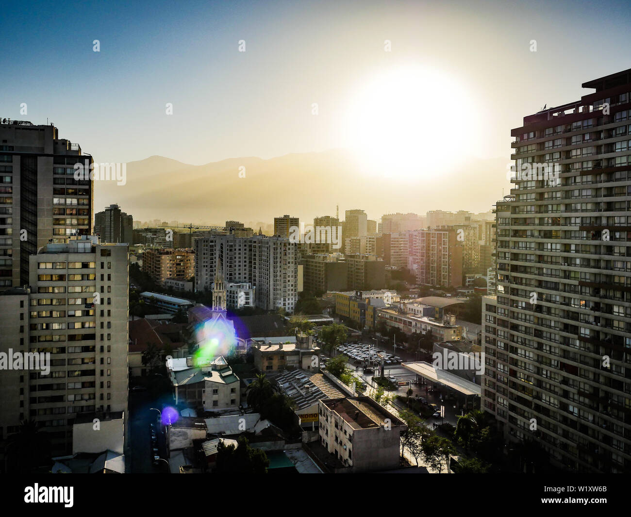 Blick auf die Stadt Santiago de Chile mit Wolkenkratzern Stockfoto