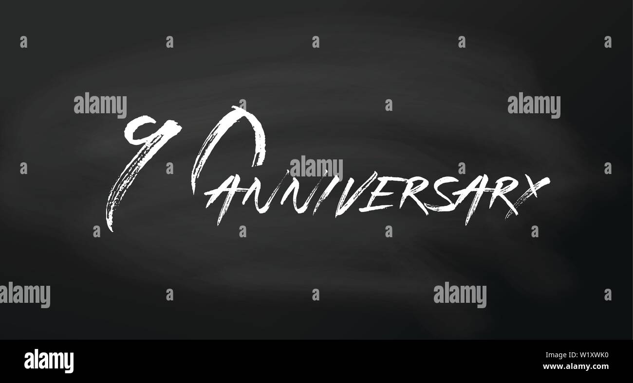 90. Jahrestag logo Konzept. 90 Jahre geburtstag Symbol. Isolierte goldenen Zahlen auf schiefertafel Hintergrund. Vector Illustration. EPS 10. Stock Vektor