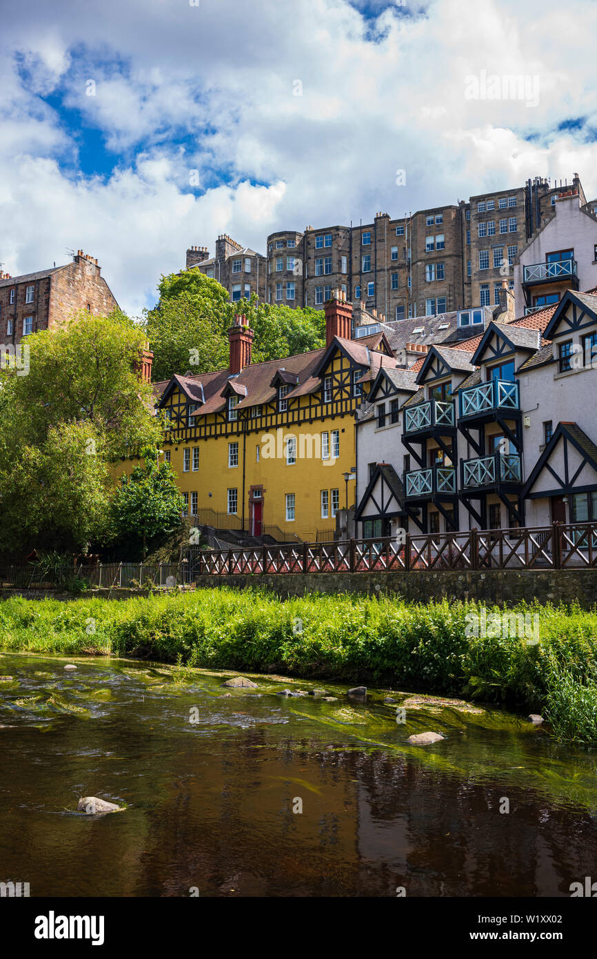 Dean Village in Edinburgh, Schottland, ist bekannt als "Water of Leith Village" und war das Zentrum eines erfolgreichen Getreidemahlgebietes für mehr als 800 Jahre Stockfoto