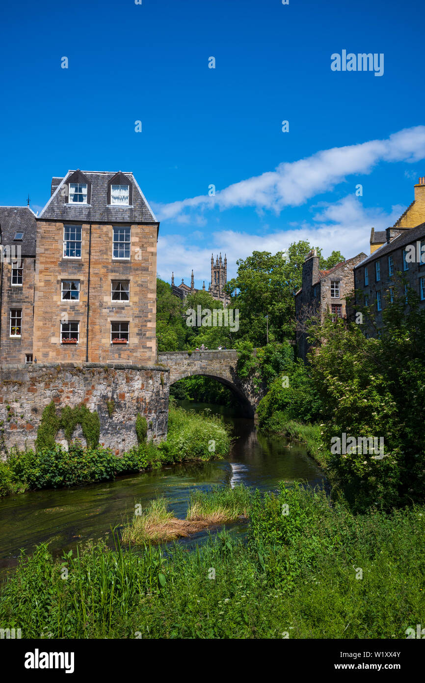 Dean Village in Edinburgh, Schottland, ist bekannt als "Water of Leith Village" und war das Zentrum eines erfolgreichen Getreidemahlgebietes für mehr als 800 Jahre Stockfoto