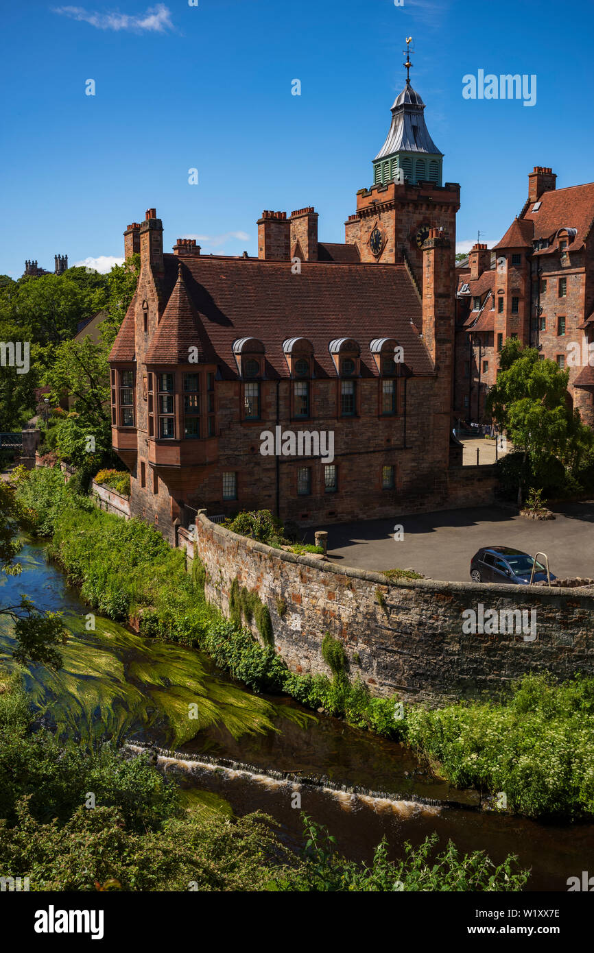 Dean Village in Edinburgh, Schottland, ist bekannt als "Water of Leith Village" und war das Zentrum eines erfolgreichen Getreidemahlgebietes für mehr als 800 Jahre Stockfoto