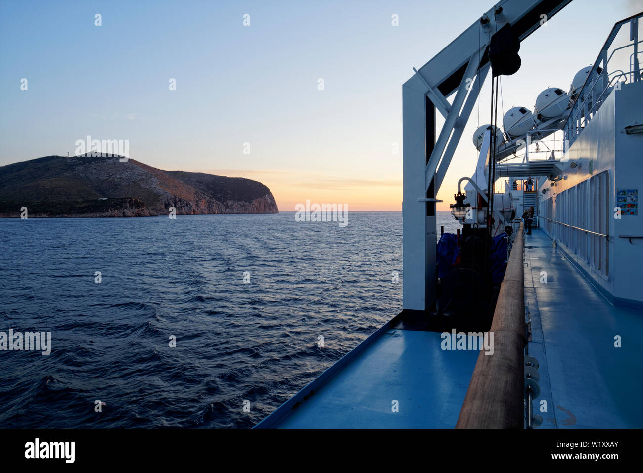 Sonnenaufgang Blick von der Fähre (Corsica Ferries) auf dem Weg nach Golfo Aranci (Sardinien) aus Livorno (Italien) Stockfoto