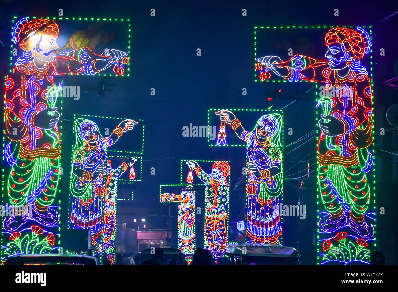 Kolkata, West Bengal, Indien Oktober 2018 - Kolkata umgewandelt in die Stadt der Lichter während der Durga Puja. Wunderschöne Beleuchtung Anordnung Einrichtung hat reputati Stockfoto