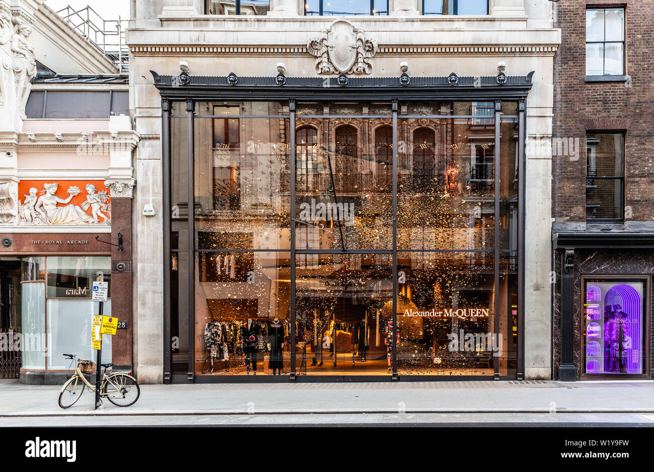 Alexander McQUEEN Fashion Store, 27 Old Bond Street, Mayfair, London W1S 4QE, England, UK. Stockfoto