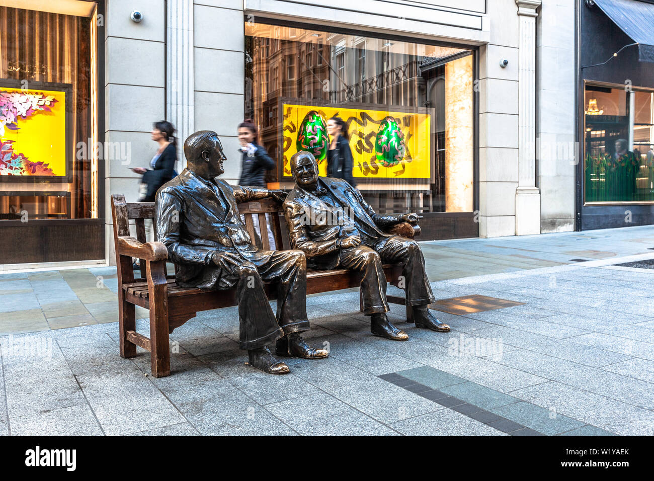 Die Statue von Verbündeten, New Bond Street, London, England, UK. Stockfoto