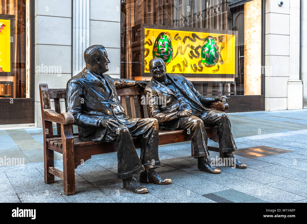 Die Statue von Verbündeten, New Bond Street, London, England, UK. Stockfoto