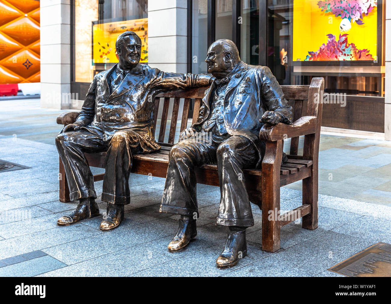 Die Statue von Verbündeten, New Bond Street, London, England, UK. Stockfoto