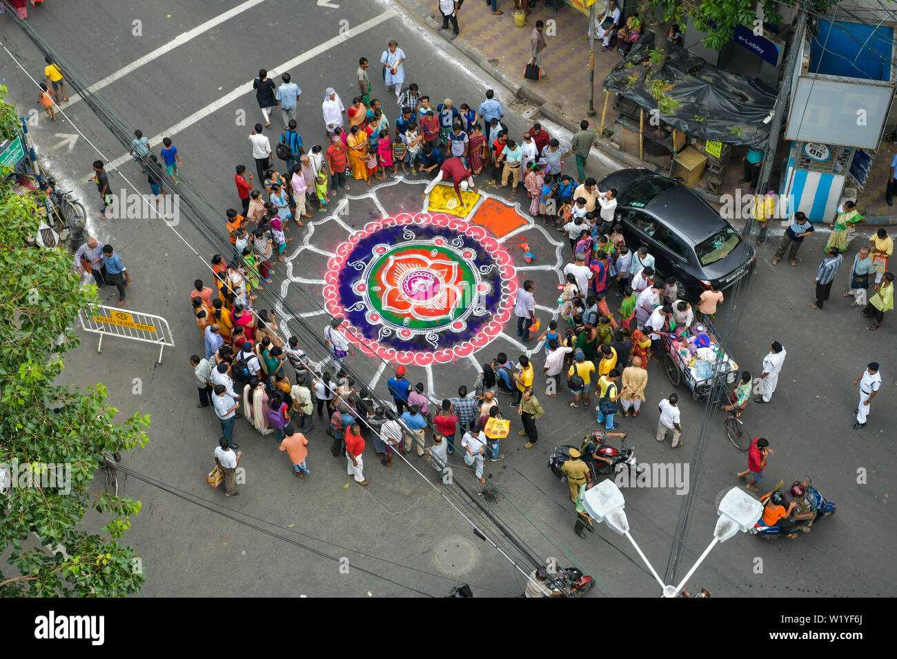 Anhänger Farbe ein Wandbild, wie Sie feiern während eines Festivals. Rath Yatra ist eine jährliche Veranstaltung, die in den Monat Juni oder Juli gefeiert wird. Es ist Lord Jagannath gewidmet, seine Schwester Göttin Subhadra und sein älterer Bruder Herrn Balabhadra. Stockfoto Anhänger Farbe ein Wandbild, wie Sie feiern während eines Festivals. Rath Yatra ist eine jährliche Veranstaltung, die in den Monat Juni oder Juli gefeiert wird. Es ist Lord Jagannath gewidmet, seine Schwester Göttin Subhadra und sein älterer Bruder Herrn Balabhadra. Stockfoto