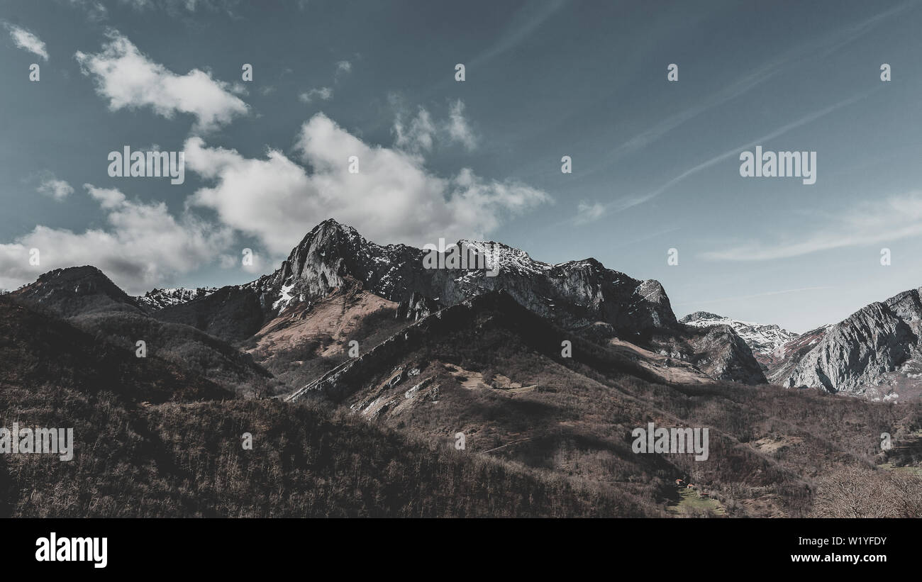 Mirador de les Bedules, Picos de Europa, Naturpark Ponga, Asturien, Spanien. Stockfoto Mirador de les Bedules, Picos de Europa, Naturpark Ponga, Asturien, Spanien. Stockfoto