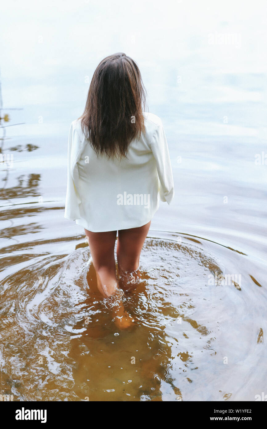 Mädchen in der See Stockfoto