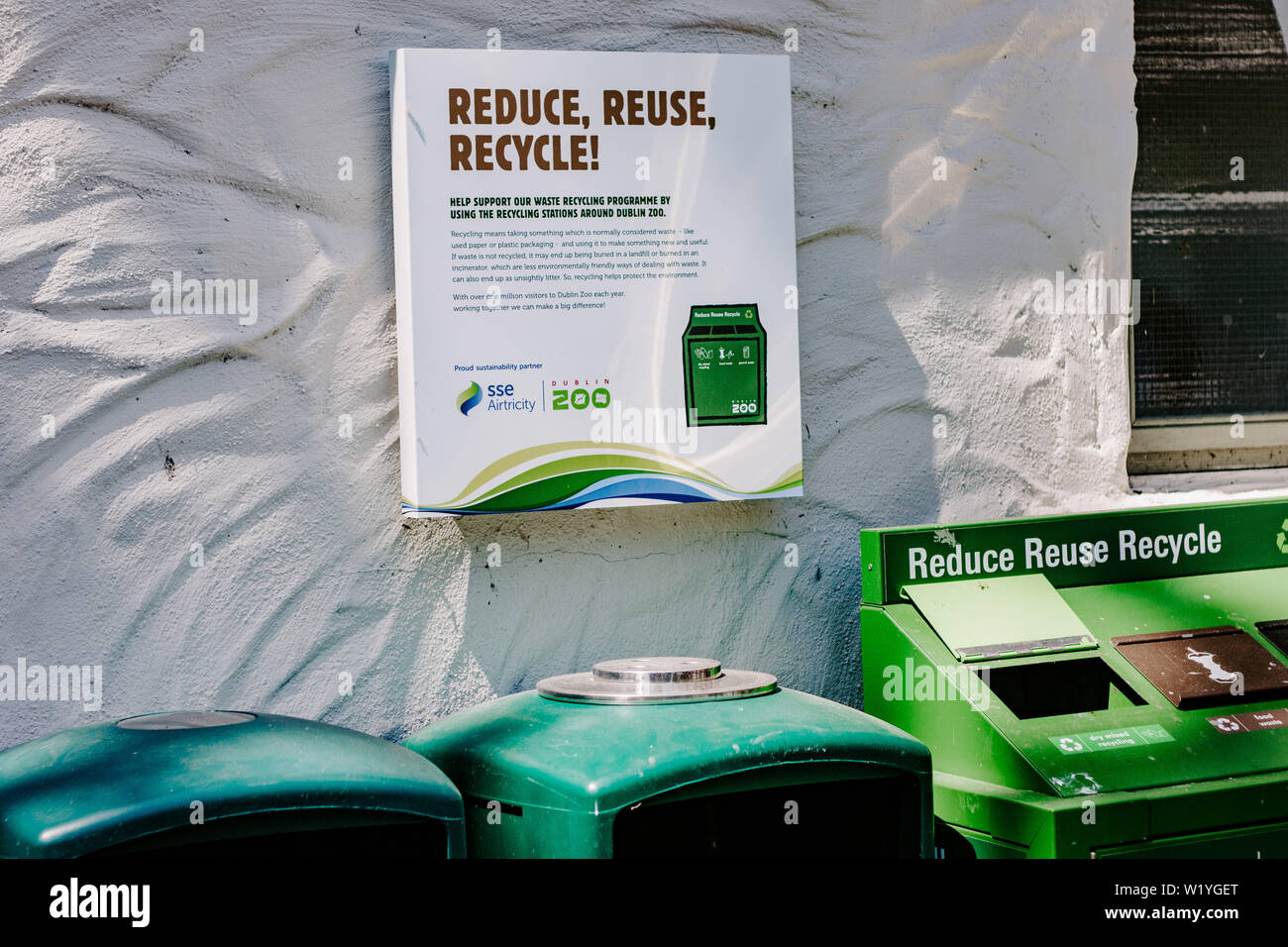 Verringern, Wiederverwenden, Papierkörbe, Recycling Konzept, grüne Fächer, Klimawandel, Umwelt, Co2-Bilanz, wodurch die Papierkörbe, Fächer Stockfoto