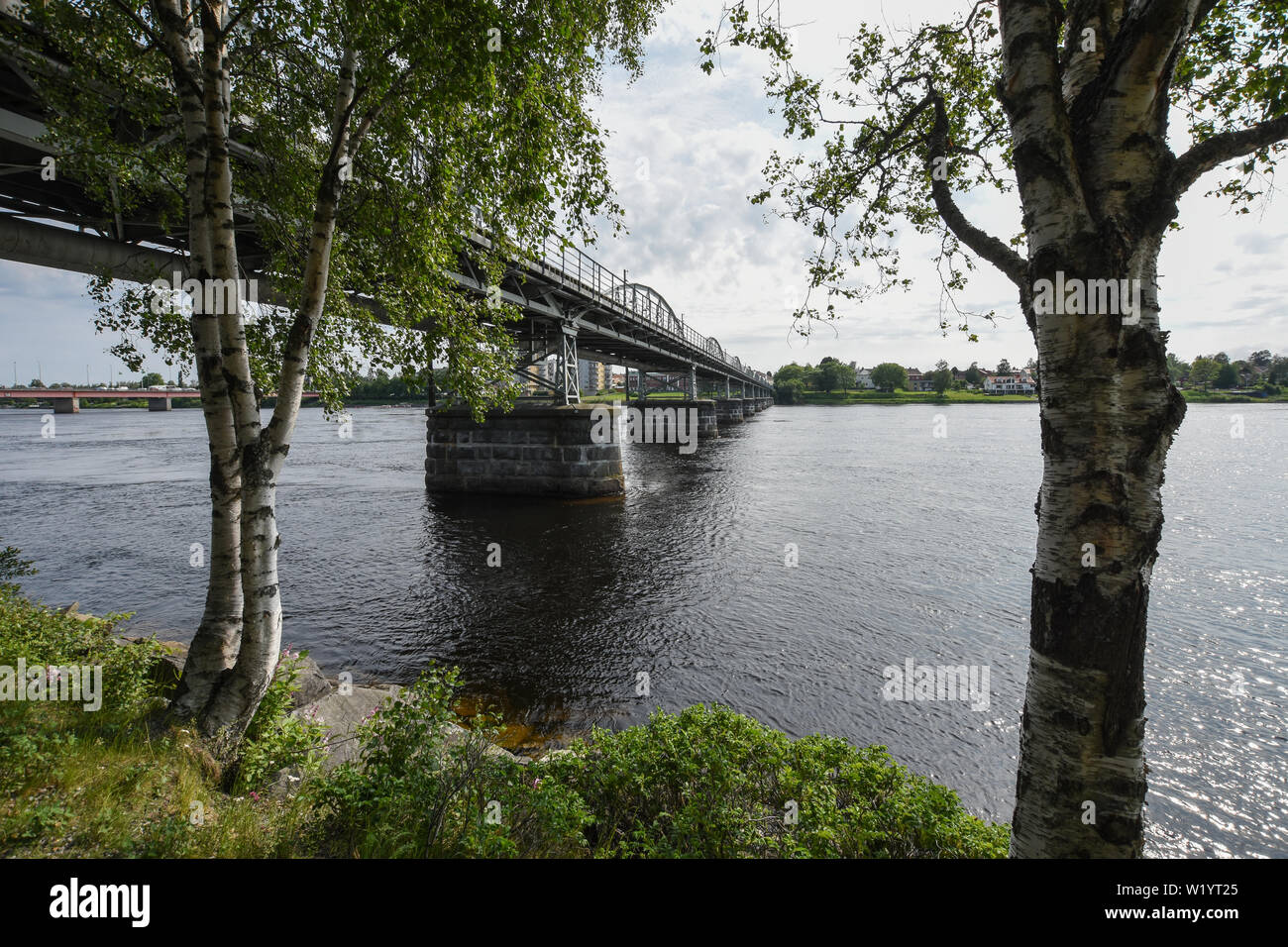 Gamla Bron, eine Brücke für Fußgänger und Radfahrer, in Umeå, Schweden. Stockfoto