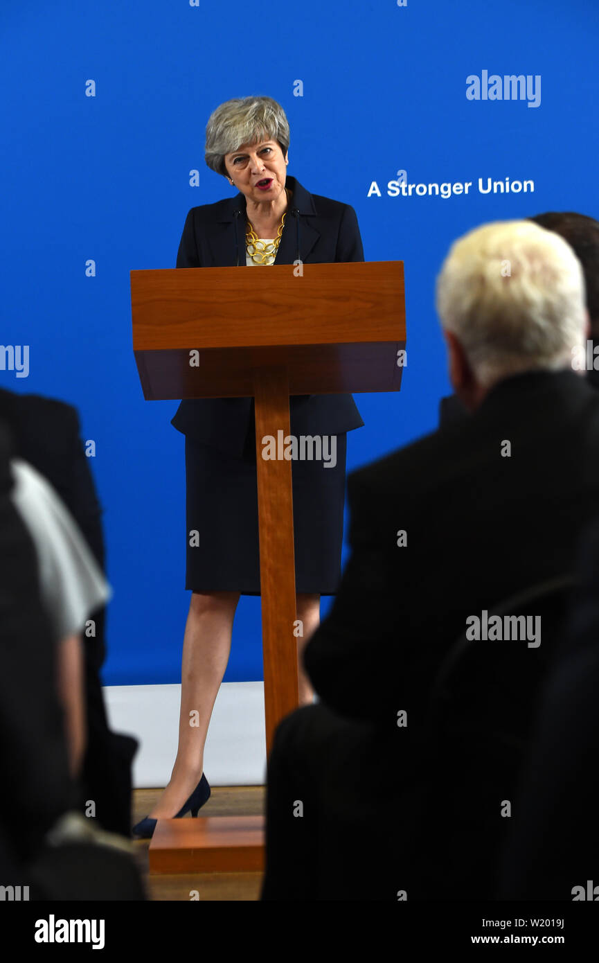 Premierminister Theresa kann eine Rede an der Codebasis, Stirling, vor den neuesten Führung hustings in Schottland am Freitag. Stockfoto