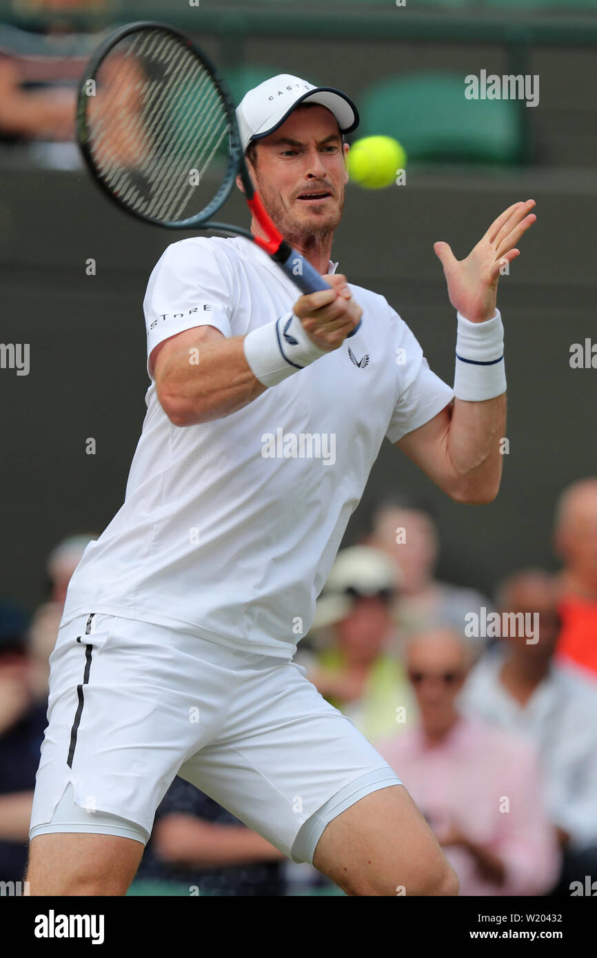 Wimbledon, London, UK. 4. Juli 2019. Wimbledon Tennis Championships, London, UK. Andy Murray, Mens verdoppelt, 2019 Credit: Allstar Bildarchiv/Alamy leben Nachrichten Stockfoto