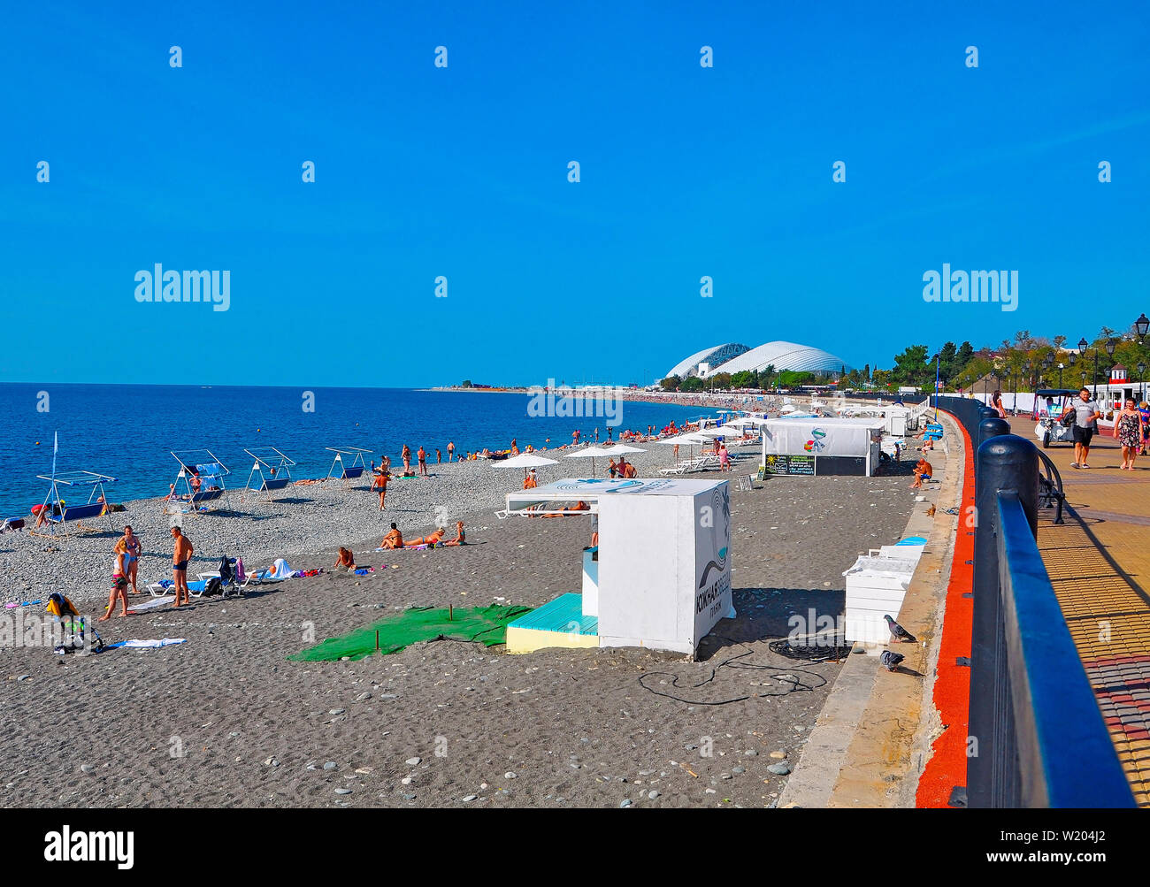Russland - 2. Oktober 2018 - Strand in Imereti Bay, Adler. Stockfoto