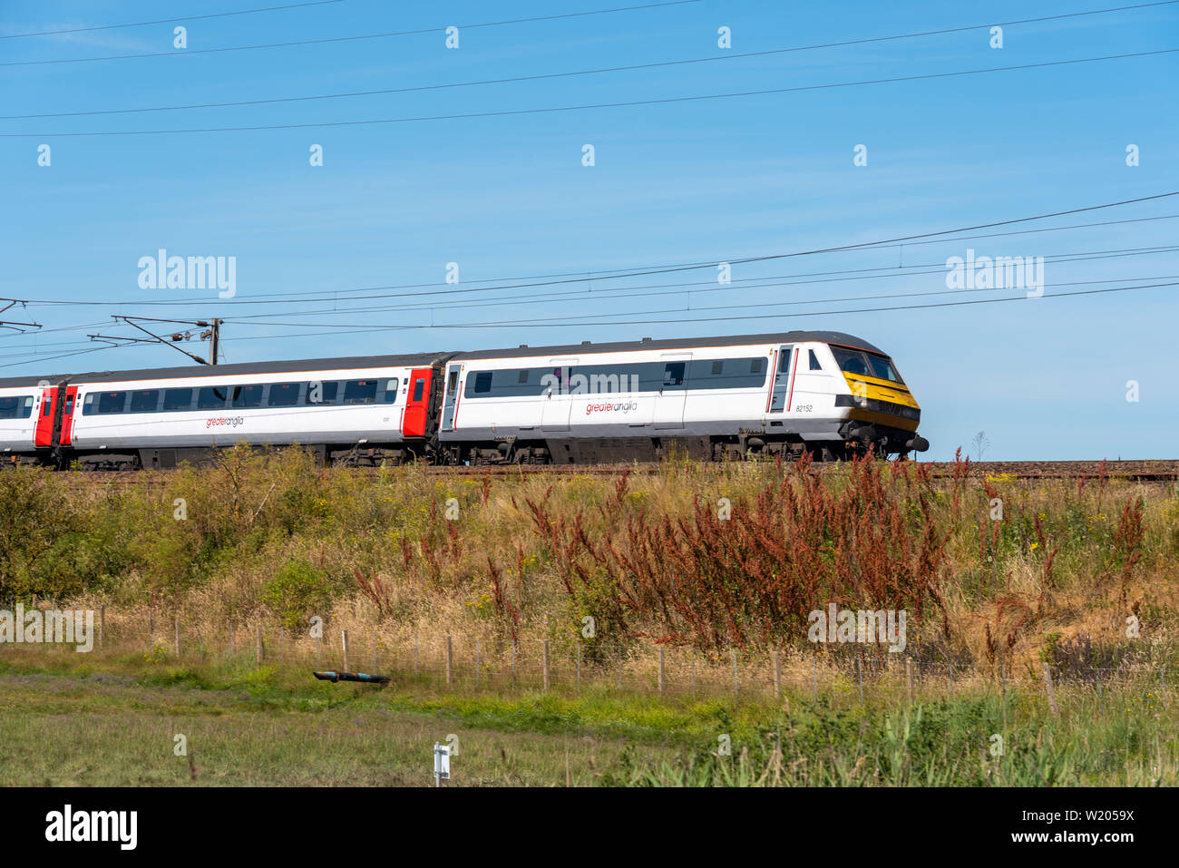 Mehr Anglia Abellio Zug fahren Van Trailer DVT Mark3 Zug an der Ostküste von größeren Anglia Railway in der Nähe von Manningtree, Essex Stockfoto
