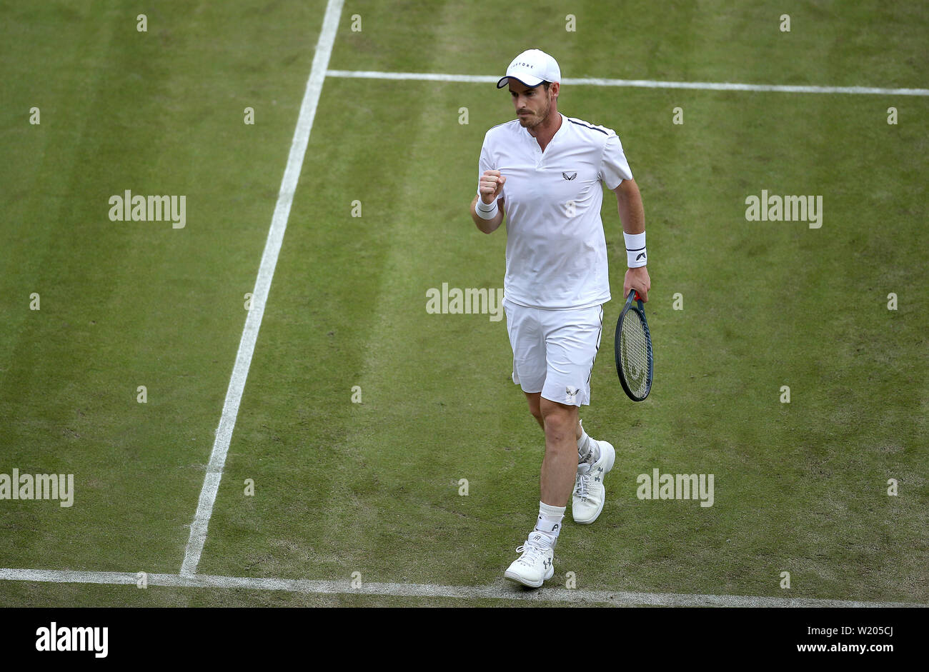 Andy Murray während seiner Doppel an Tag vier der Wimbledon Championships in der All England Lawn Tennis und Croquet Club, London. Stockfoto