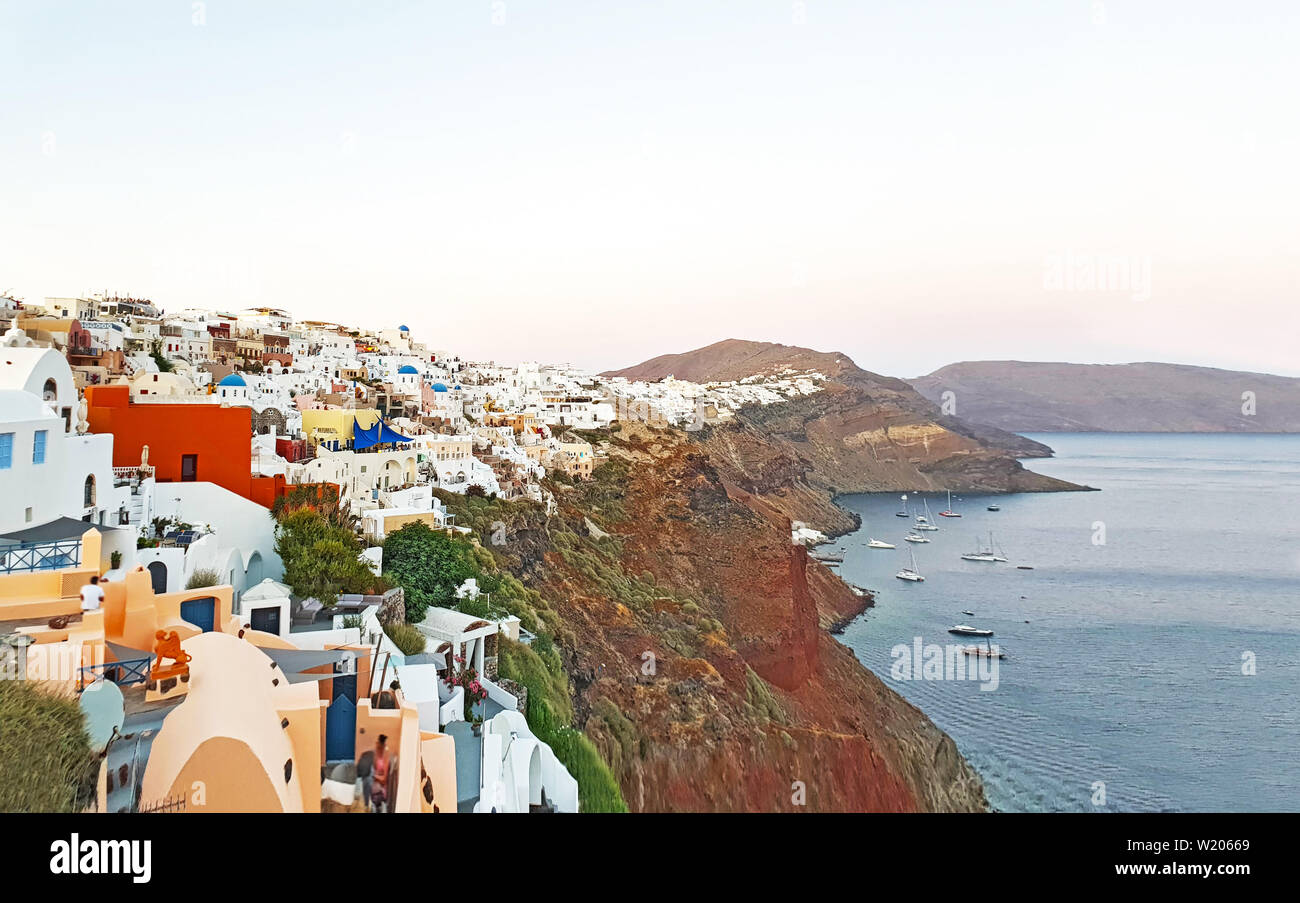 Landschaft der traditionellen Häuser über die Caldera von Santorin Kykladen Griechenland Stockfoto