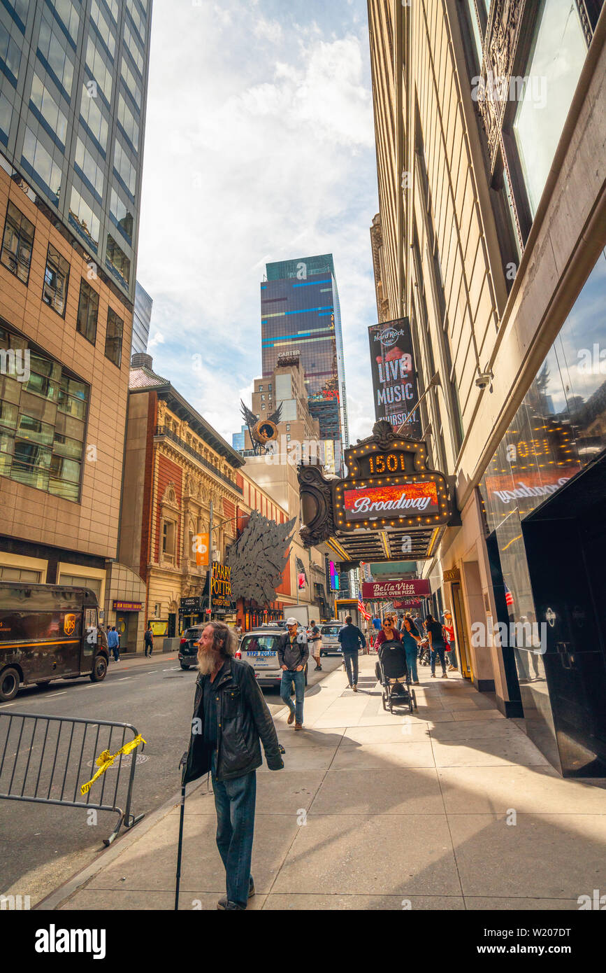 Paramount Gebäude, 1501 Broadway, zwischen West 43rd und 44th Street im Times Square, New York City, 24. Mai 2019 entfernt Stockfoto