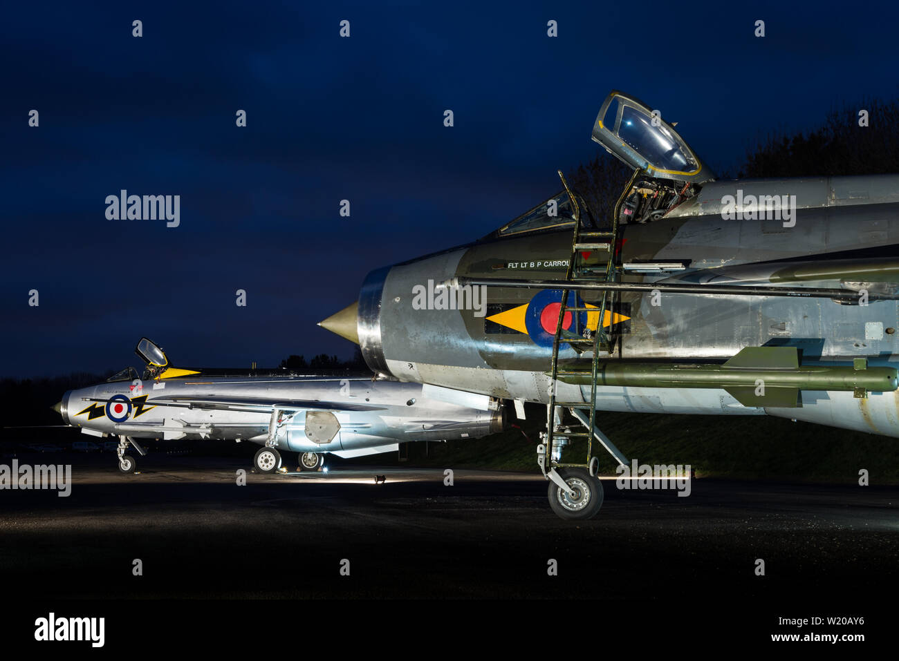 Ein English Electric Lightning Kalten Krieg fighter Jet der Royal Air Force am Bruntingthorpe Flugplatz und Testgelände. Stockfoto