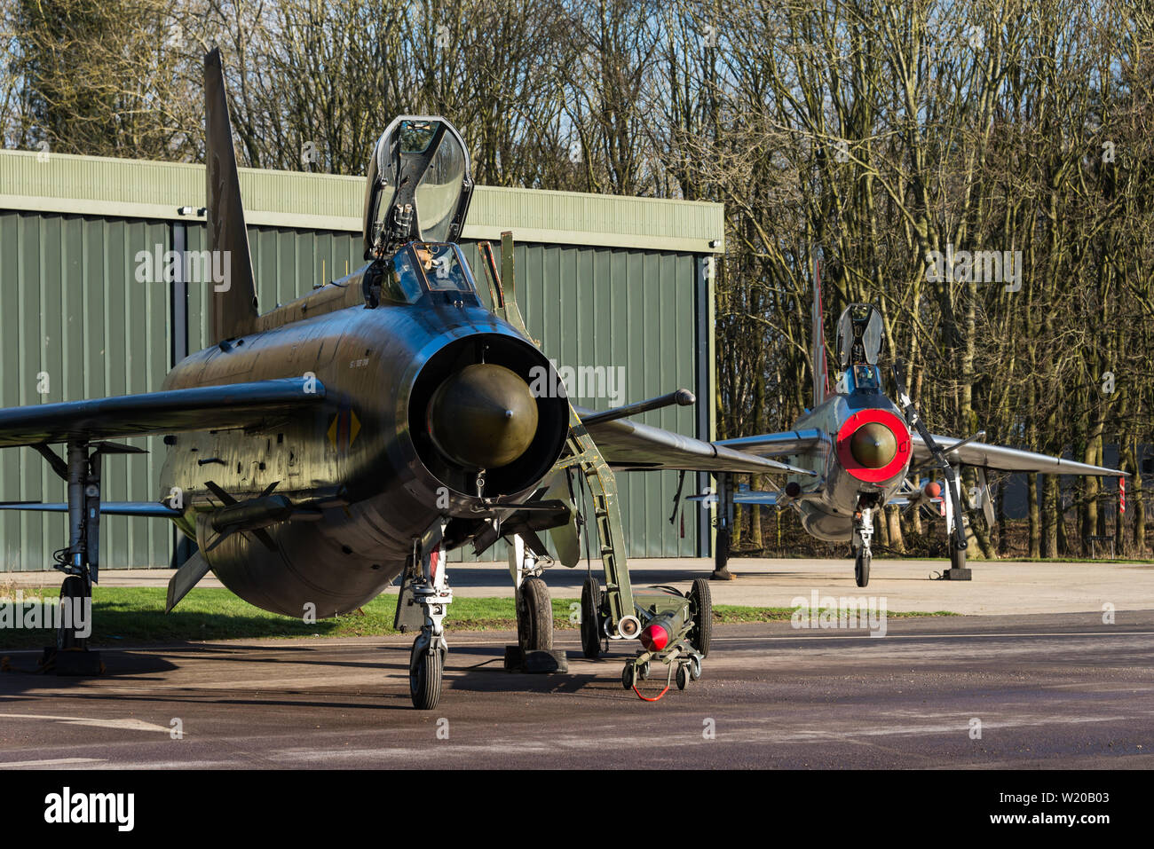Ein English Electric Lightning Kalten Krieg fighter Jet der Royal Air Force am Bruntingthorpe Flugplatz und Testgelände. Stockfoto