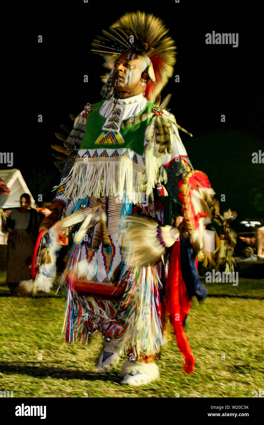 Melbourne, Florida/USA - Dezember 09, 2006: Native American Pow Wow Teilnehmer in atemberaubenden Ceremonial Dress. Stockfoto