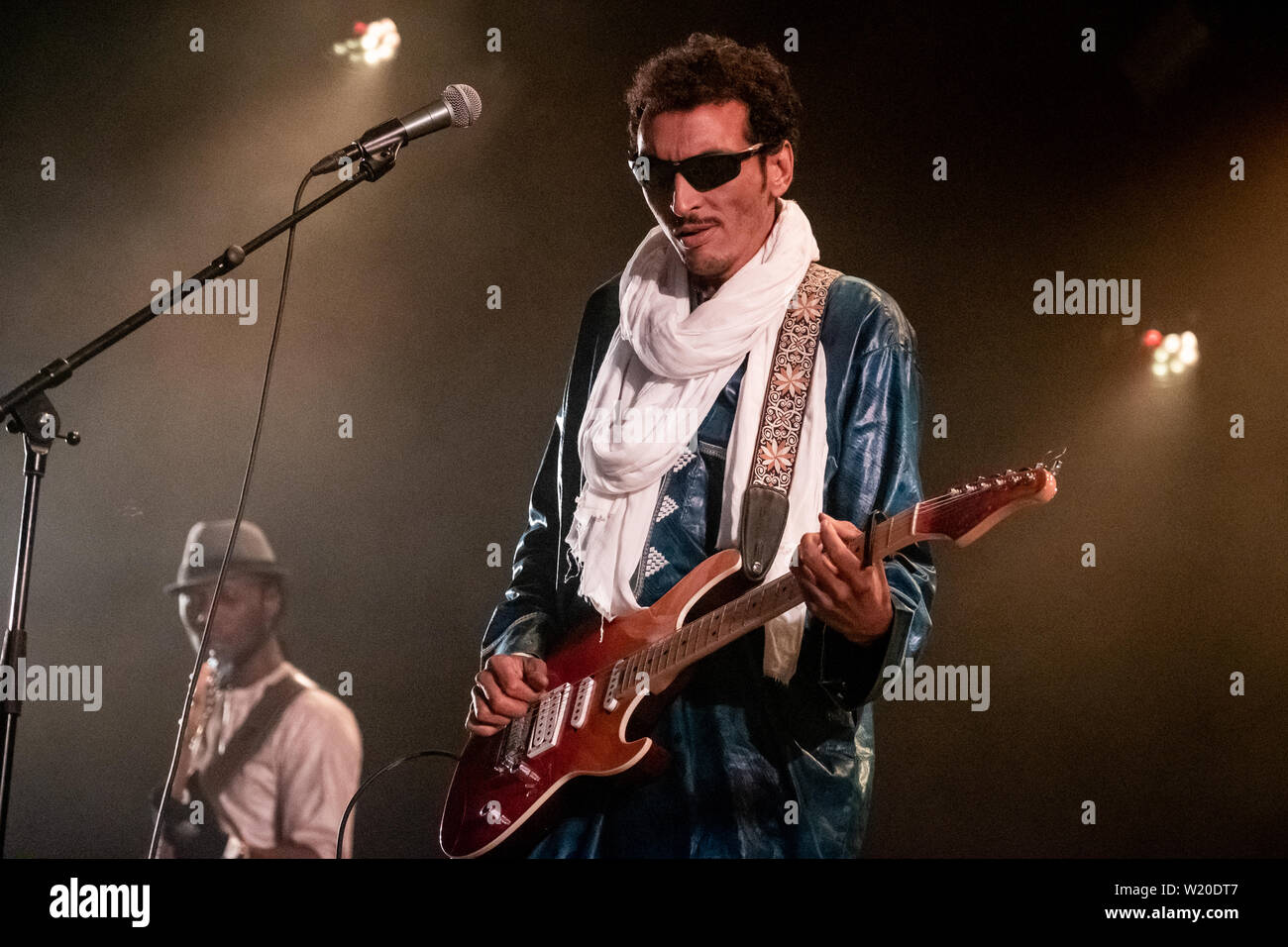 Roskilde, Dänemark. 04. Juli, 2019. Roskilde, Dänemark. Juli 04th, 2019. Tuareg Gitarrist, Musiker und Sänger und Songwriter Omara Moctar wird am besten durch seine Bühne name Bombino bekannt und hier führt ein Live Konzert während der dänischen Musik Festival Roskilde Festival 2019. (Foto: Gonzales Foto/Alamy leben Nachrichten Stockfoto