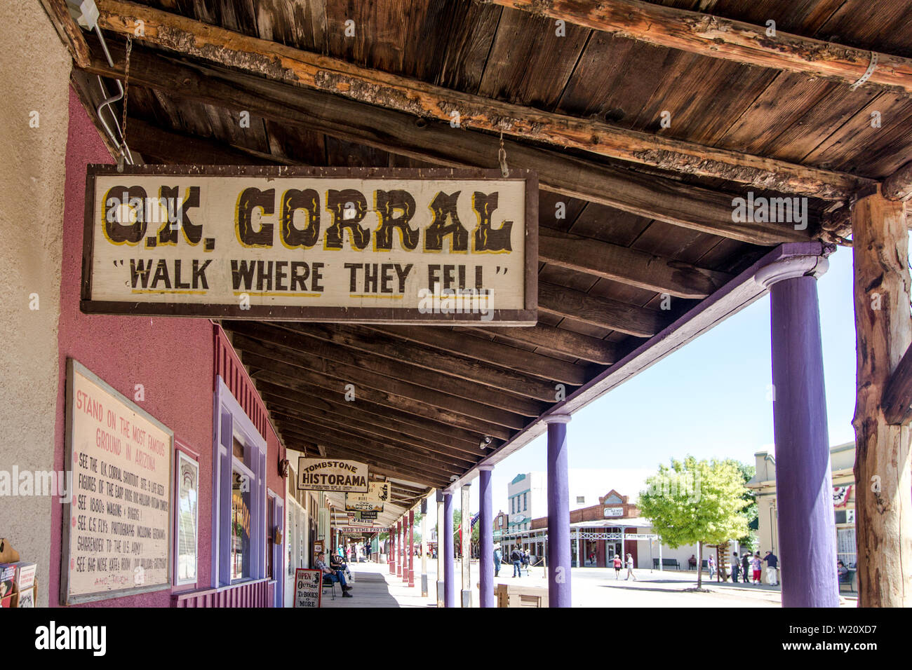 Tombstone, Arizona, USA - Eintritt zum berühmten OK Corral in Tombstone. Die kleine Stadt war der Ort eines berüchtigten Gewehrkampfes im 19. Jahrhundert. Stockfoto