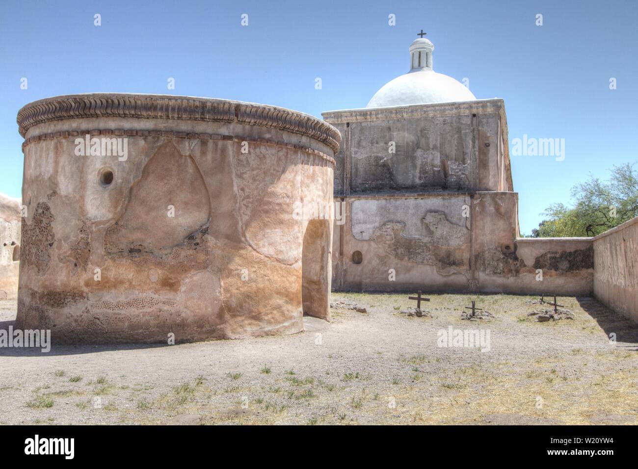 Tumacori Mission. Das Äußere des spanischen Stils verlassene Kirchenmission in einem Nationalpark im Südwesten der USA von Arizona. Stockfoto