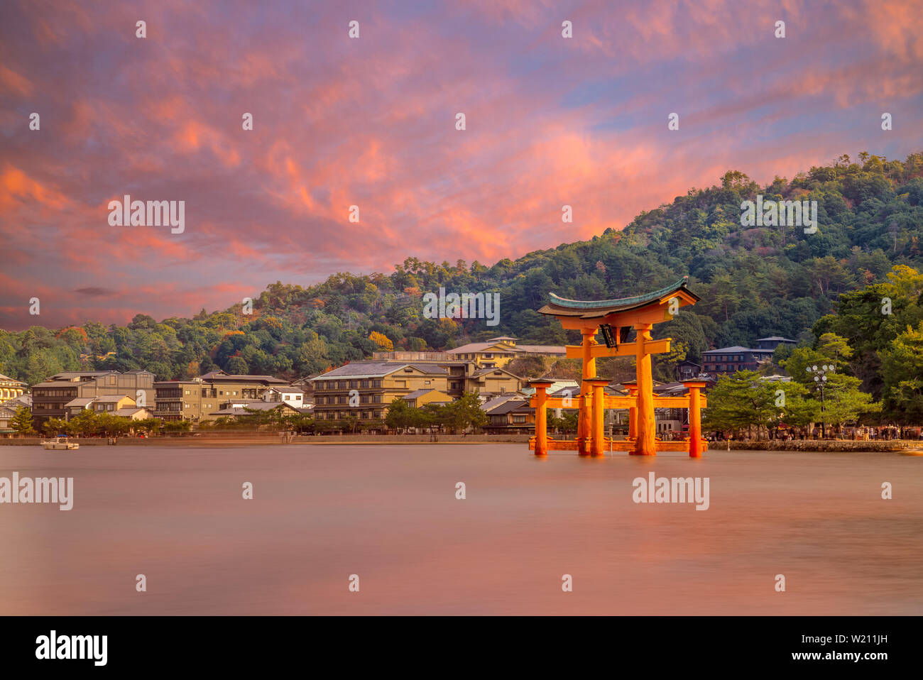 Schwimmende Torii des Itsukushima-schreins in Hiroshima, Japan Stockfoto