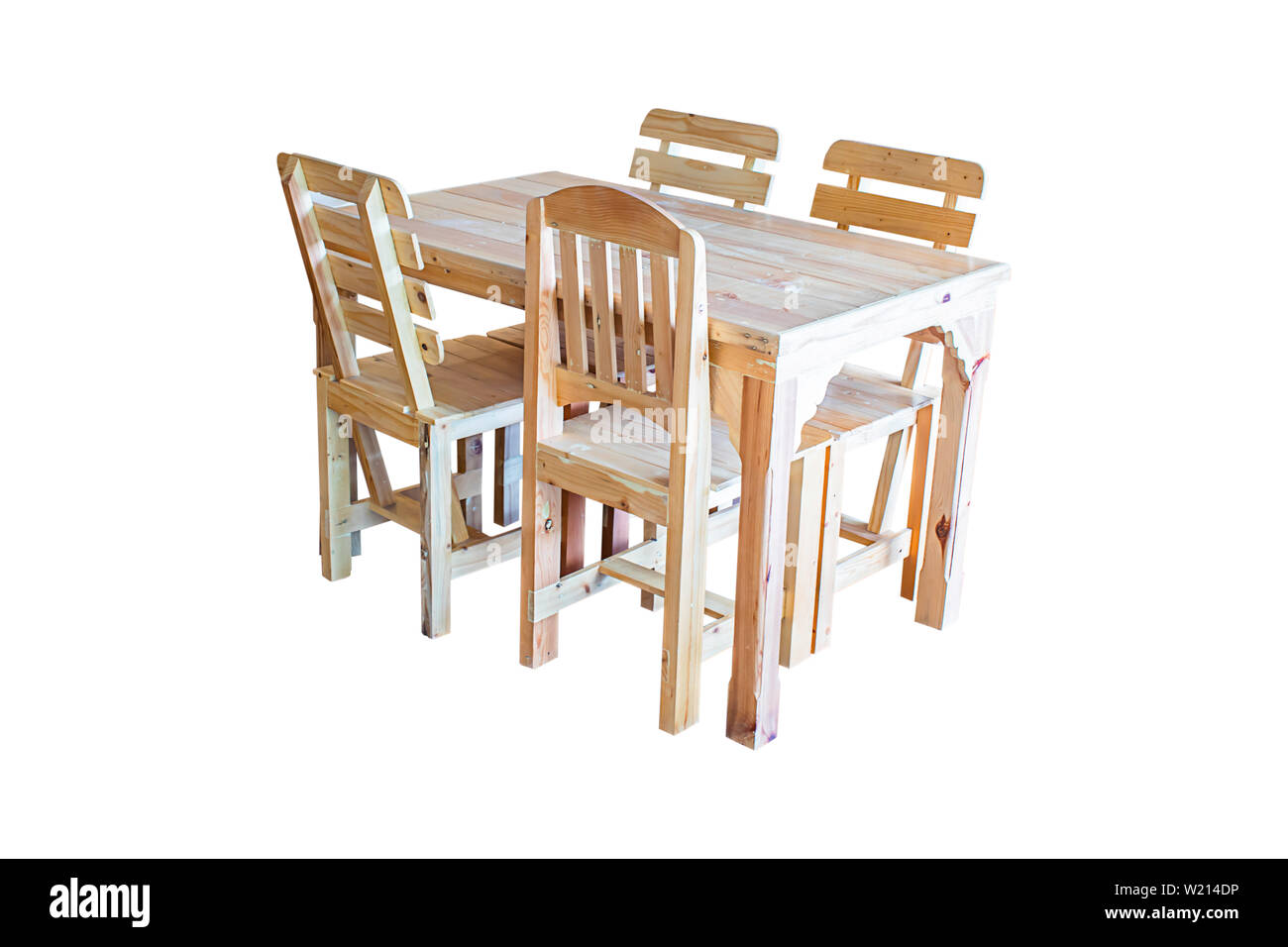 Isolierte Holztische und Stühle auf einen weißen Hintergrund mit Freistellungspfaden. Stockfoto