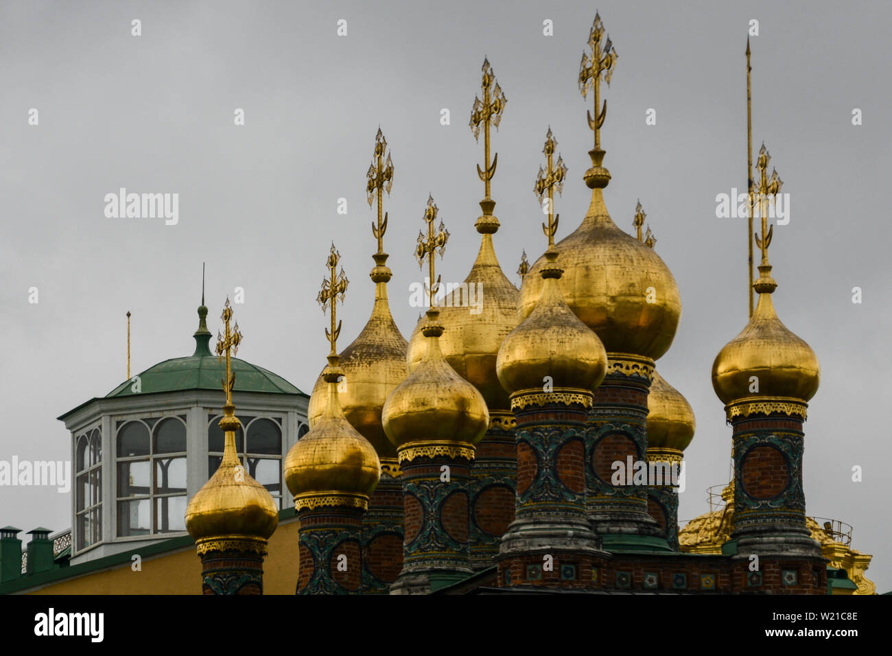 Der Moskauer Kreml, Kuppeln der Kirche der Terem Palace Stockfoto