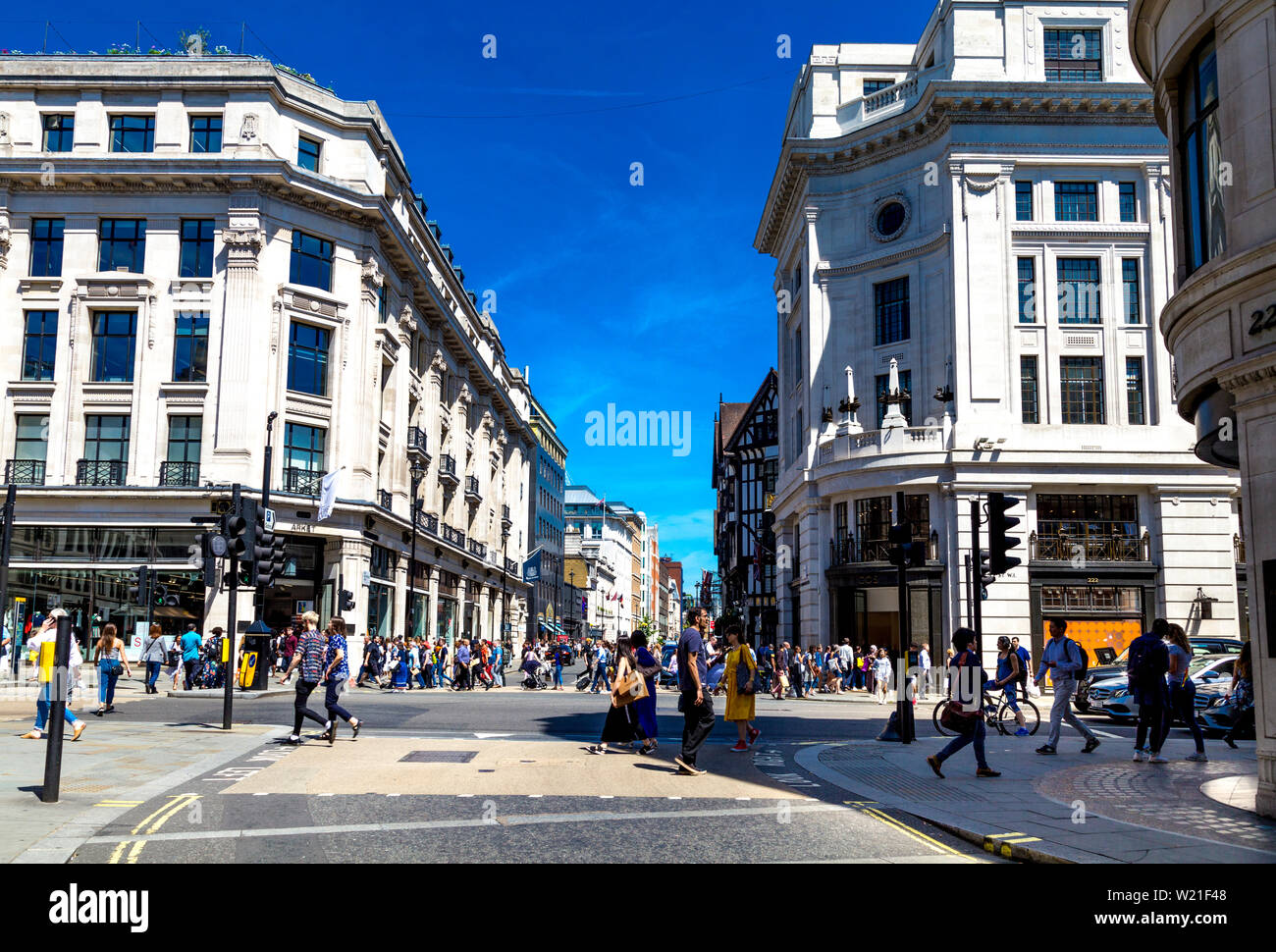 Geschäftigen Kreuzung zwischen Maddox Street und Regent Street, London, UK Stockfoto