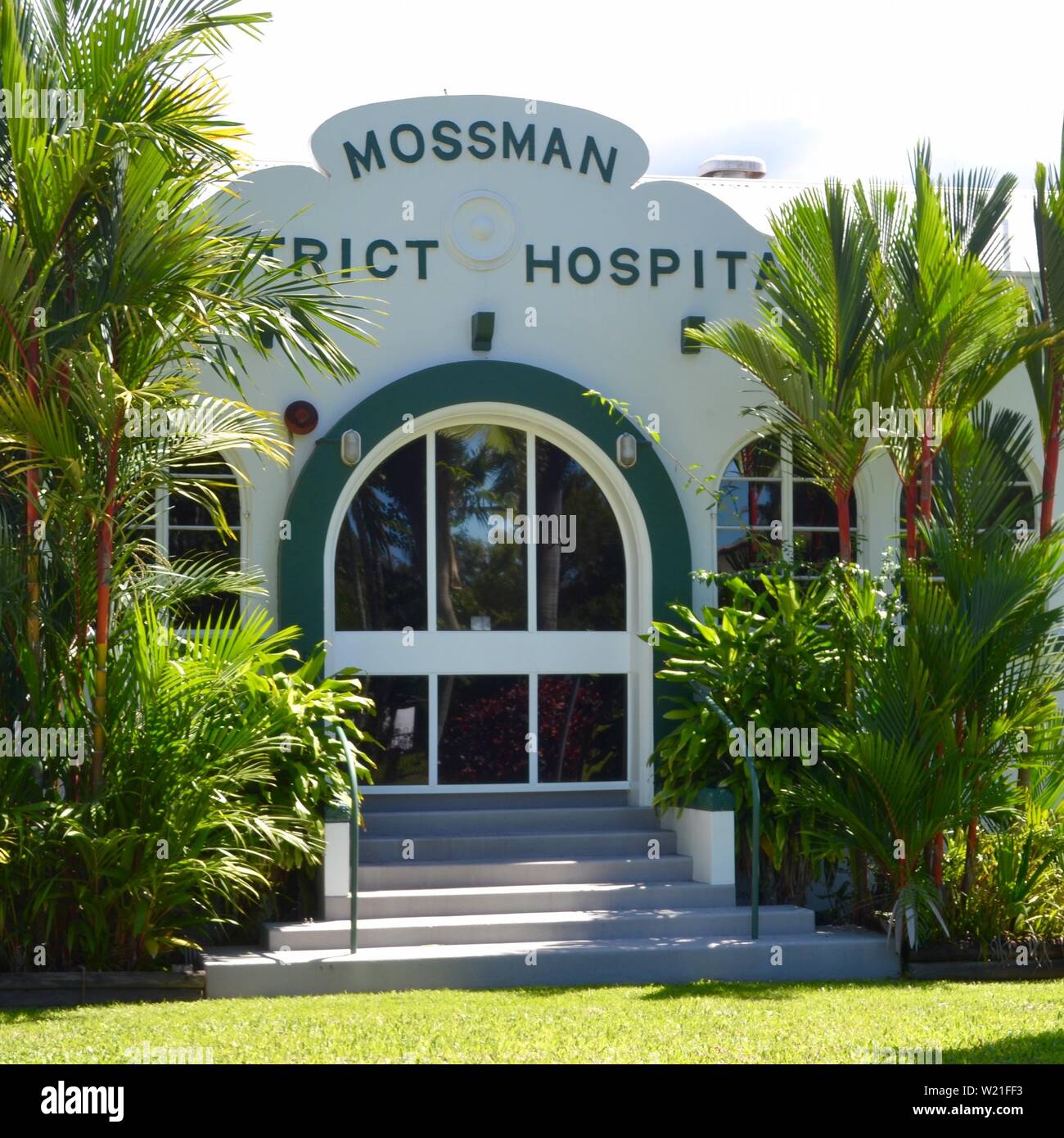 Art Deco Front Eingang in die mossman Bezirk Regional Hospital in Far North Queensland Stockfoto