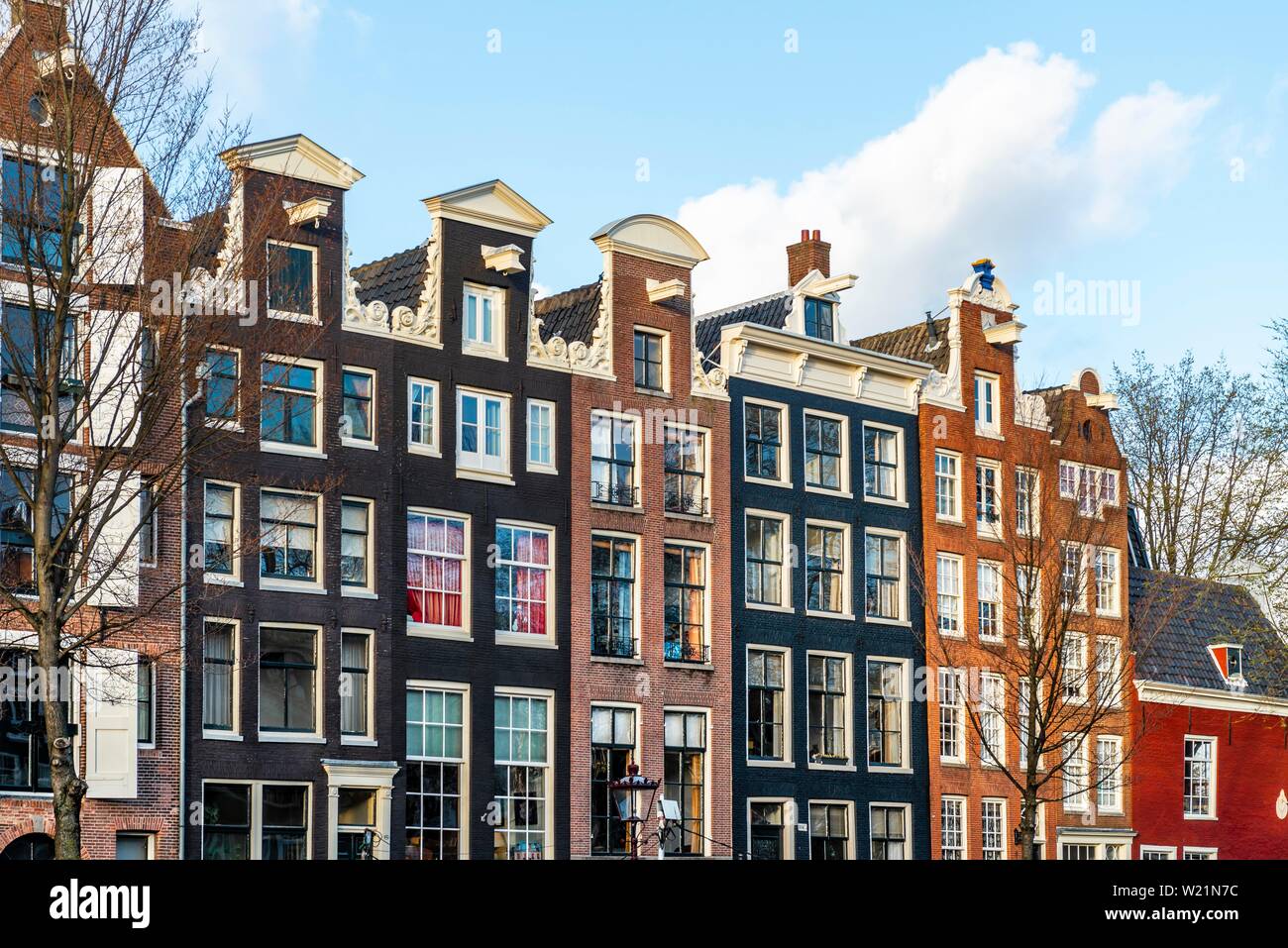 Fassaden aus einer Reihe von Häusern, traditionelle Häuser, Amsterdam, Nordholland, Niederlande, Niederlande Stockfoto