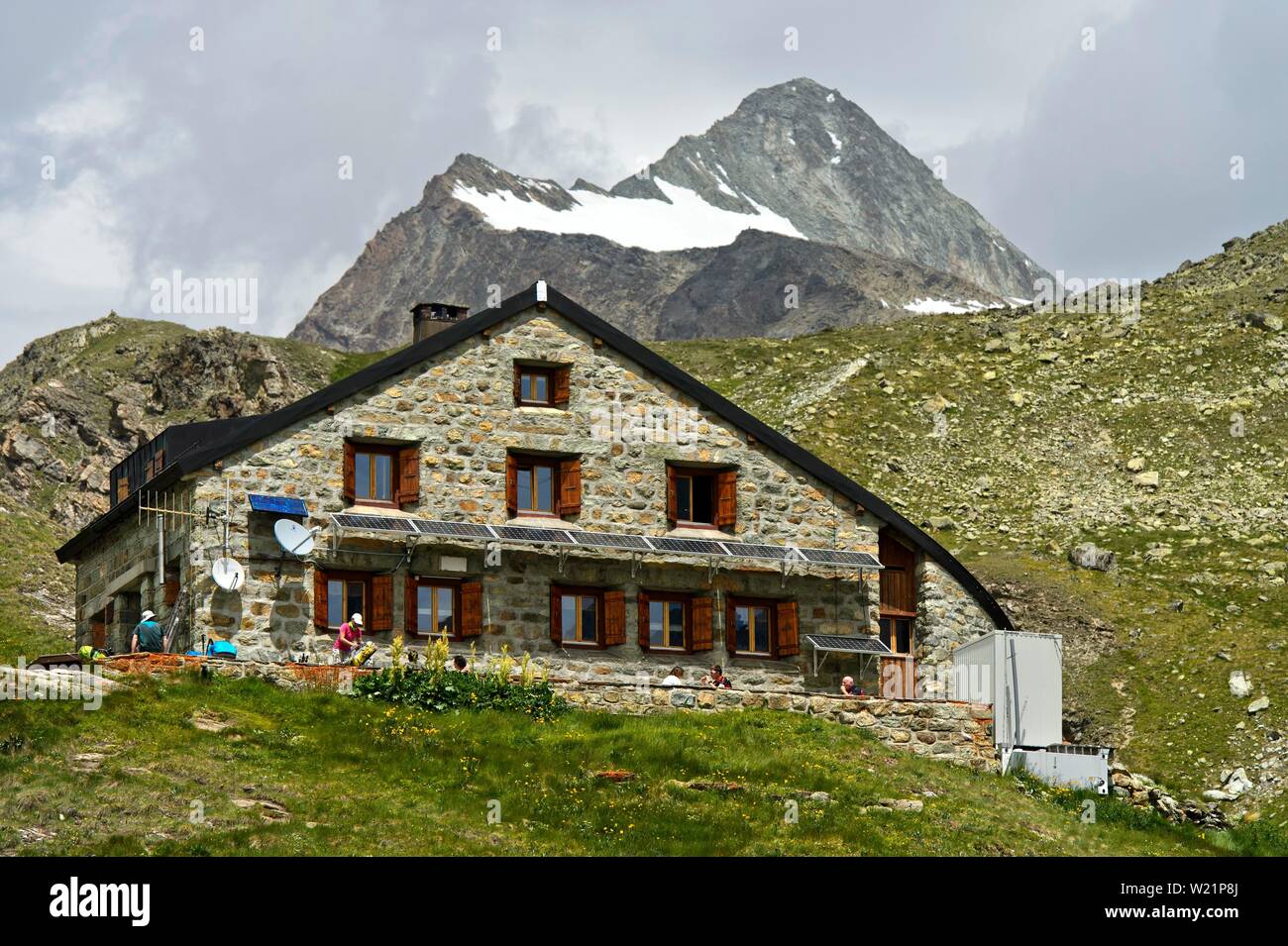 Cabane de Chanrion mit Gipfel La Ruinette, Val de Bagnes, Wallis, Schweiz Stockfoto